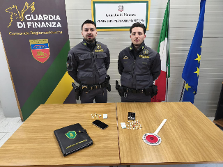 Ancona – La guardia di finanza sequestra cocaina, denunciato un uomo
